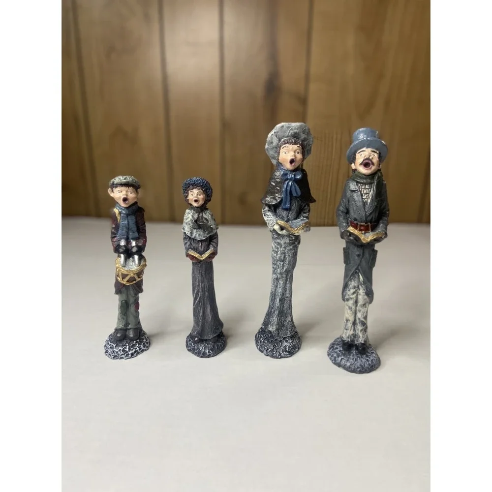 Vintage Windsor Collectible Christmas Caroler Family  Wintery Attire Set 4 Resin